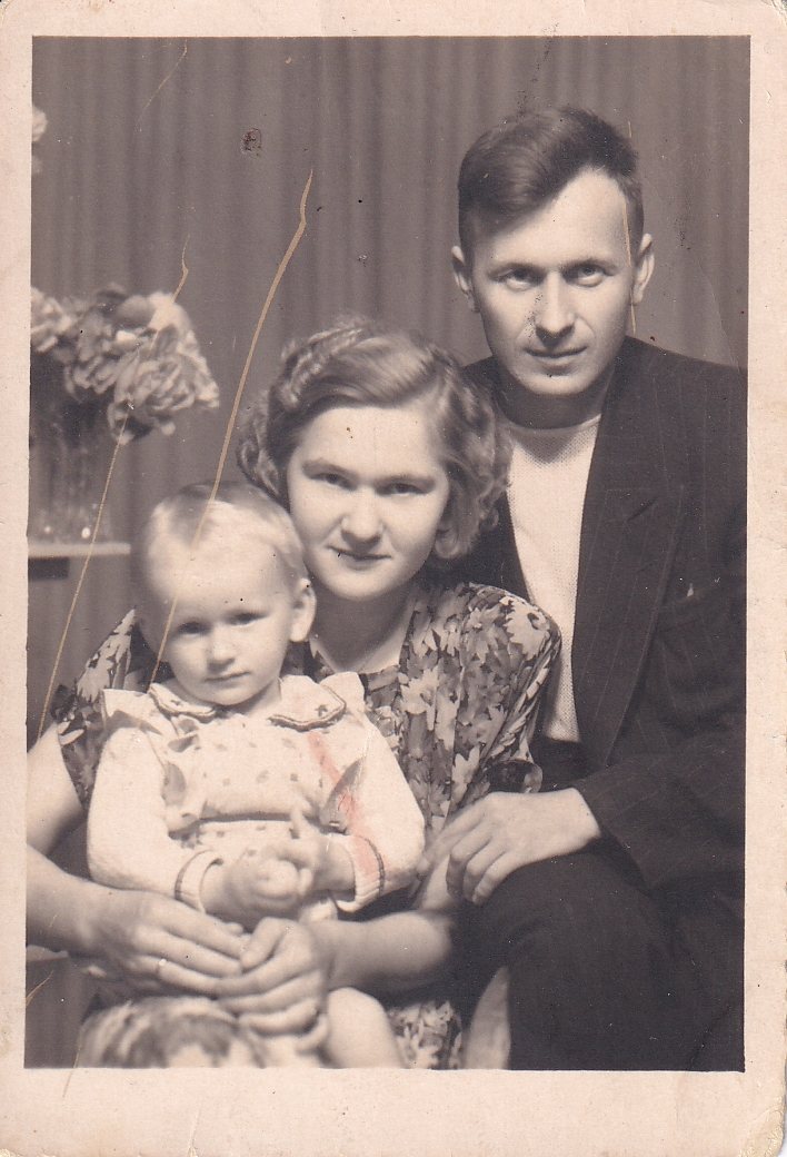 Czesław z rodziną — Leokadia i Zdzisław Nowoszyńscy